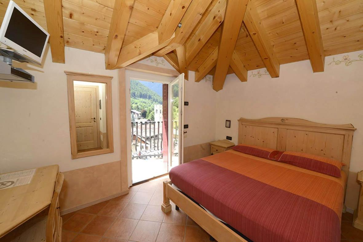 Bed and Breakfast Garni La Genziana Temù Exterior foto