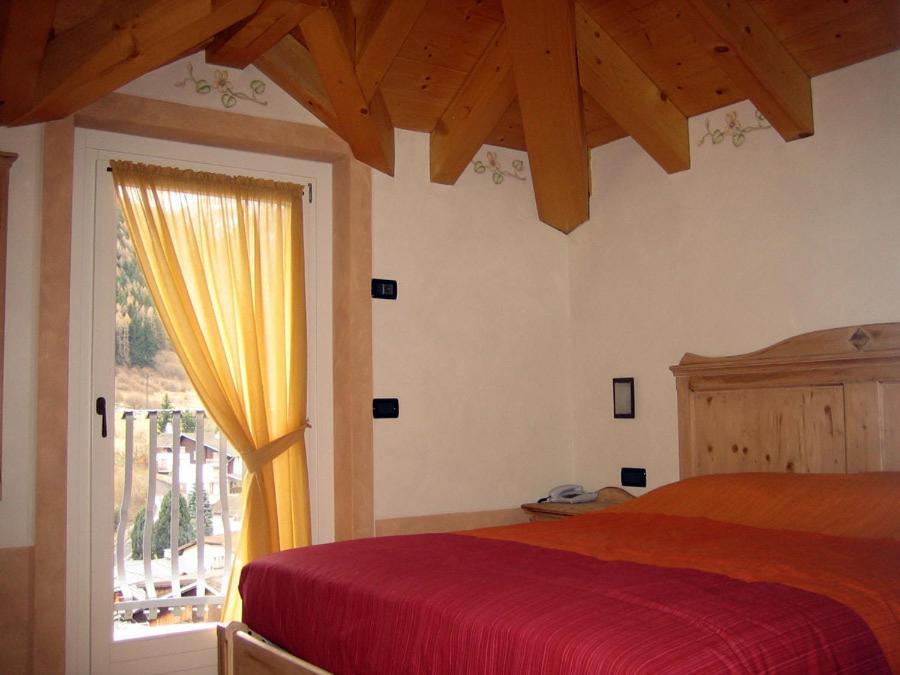 Bed and Breakfast Garni La Genziana Temù Zimmer foto